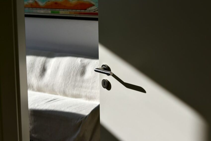 Open door to hotel room - hotel door lock systems