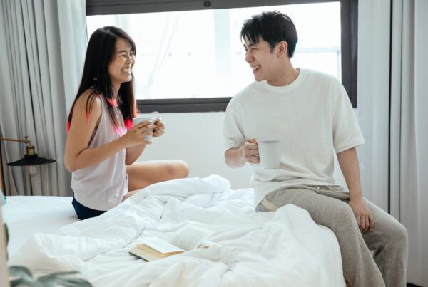 guest experience_couple sitting on a bed