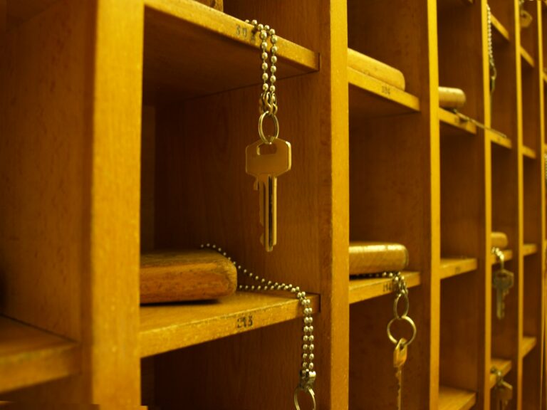 01_hotel keys on a shelf