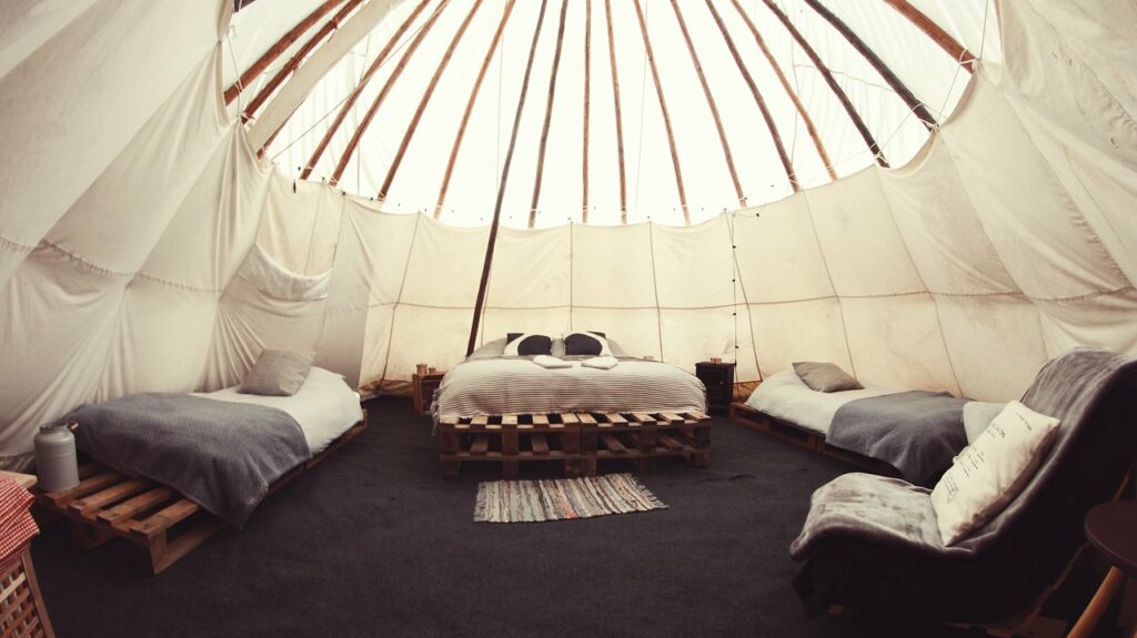 White House Glamping large tent