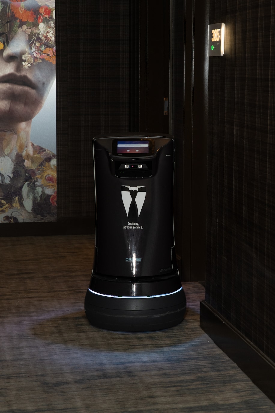 Image showing a robot hotel worker
