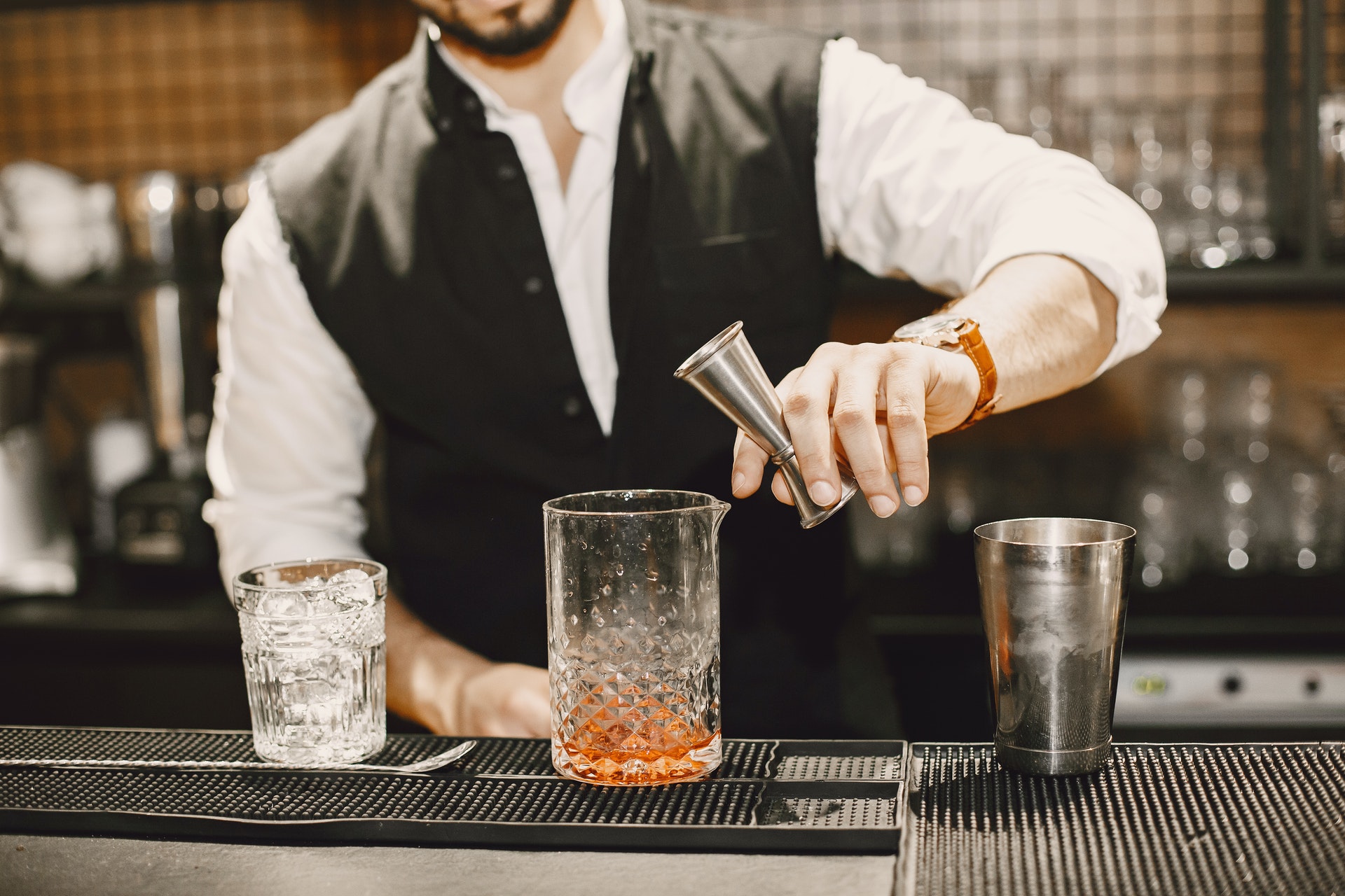 Mixologist showing how to mix cocktail