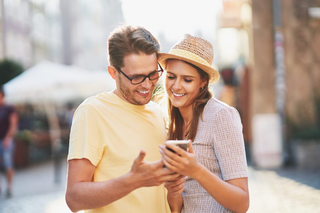 tourists looking at a digital guidbook on their phone